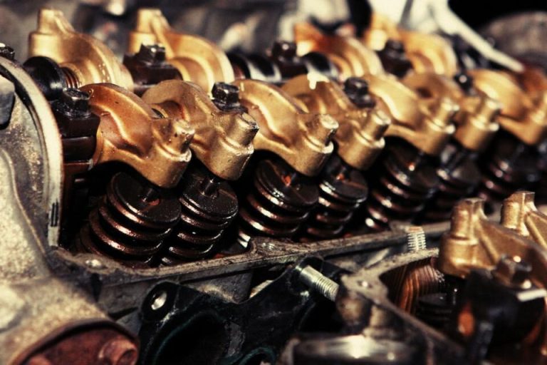 Engine valve train close-up